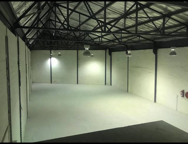 333M² WAREHOUSE RENTED IN WOODSTOCK
